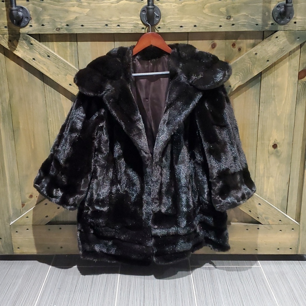 VINTAGE TISSAVEL OF FRANCE BROWN VEGAN FAUX FUR SHORT COAT FRENCH FRANCE MOBWIFE - Picture 1 of 11